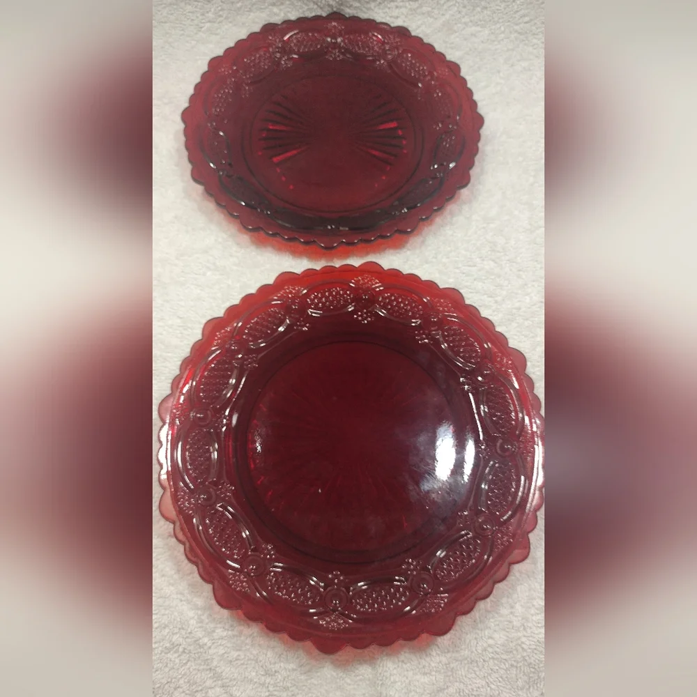 Avon Cape Cod Collection Red Salad/Dessert Plates ( set of two)